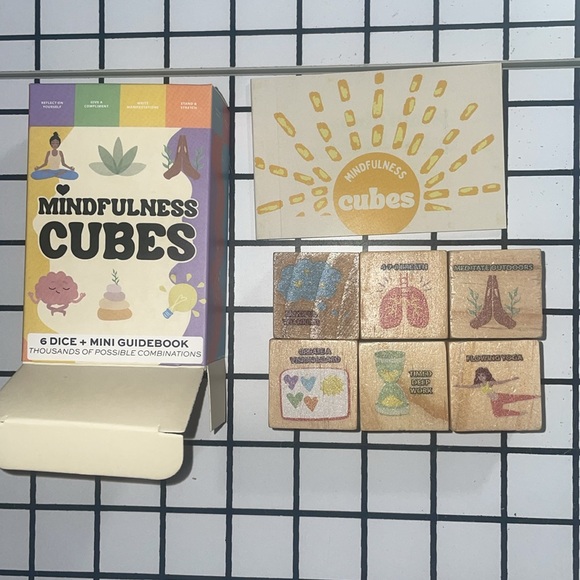 🍉 NIB Mindfulness Cubes 6 Dice + Mini Guidebook - Picture 5 of 5